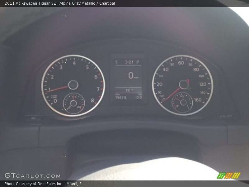 Alpine Gray Metallic / Charcoal 2011 Volkswagen Tiguan SE