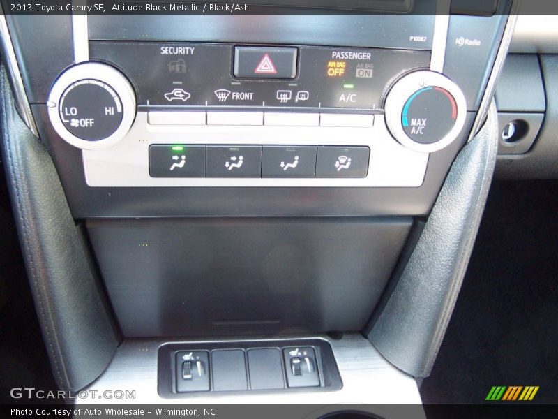Attitude Black Metallic / Black/Ash 2013 Toyota Camry SE