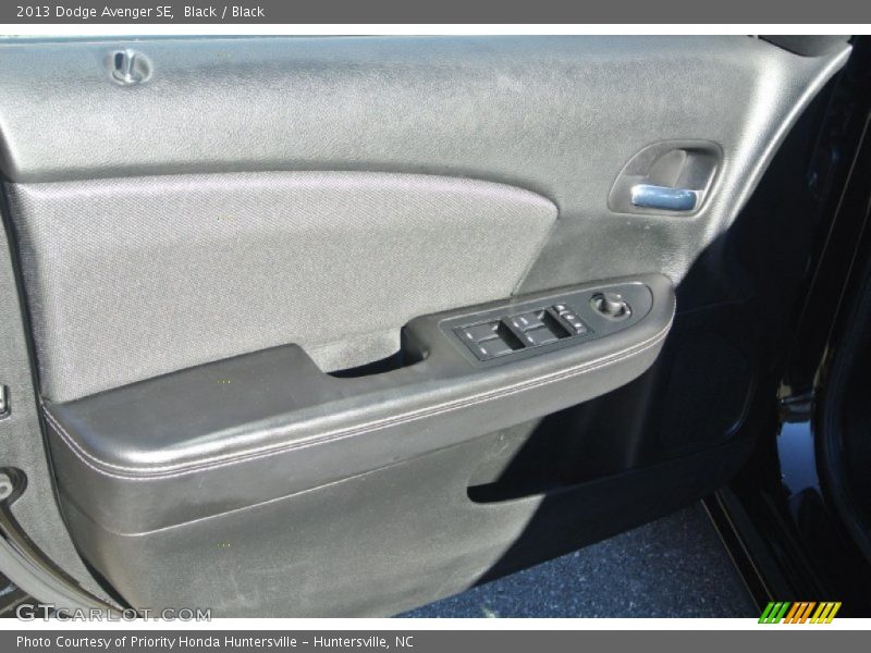 Black / Black 2013 Dodge Avenger SE