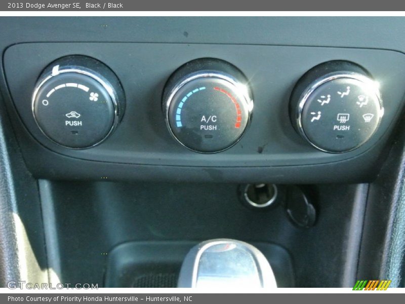 Black / Black 2013 Dodge Avenger SE