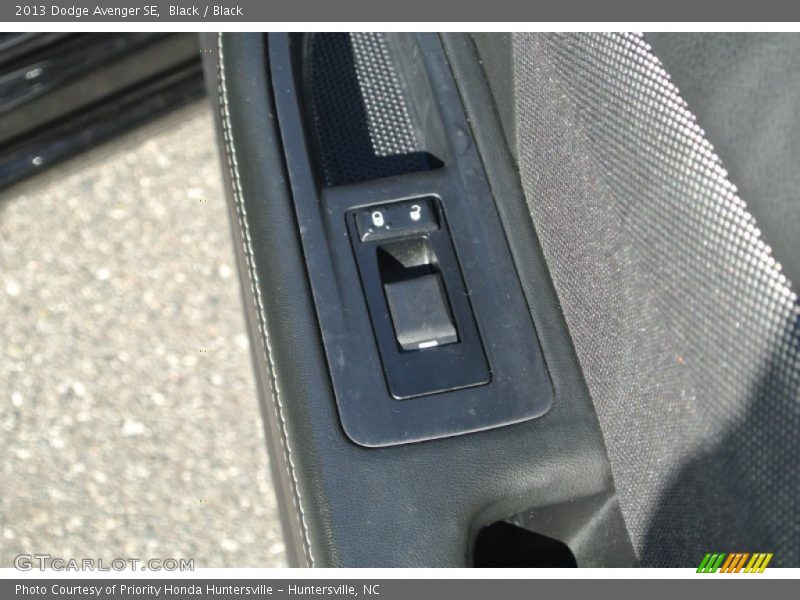 Black / Black 2013 Dodge Avenger SE