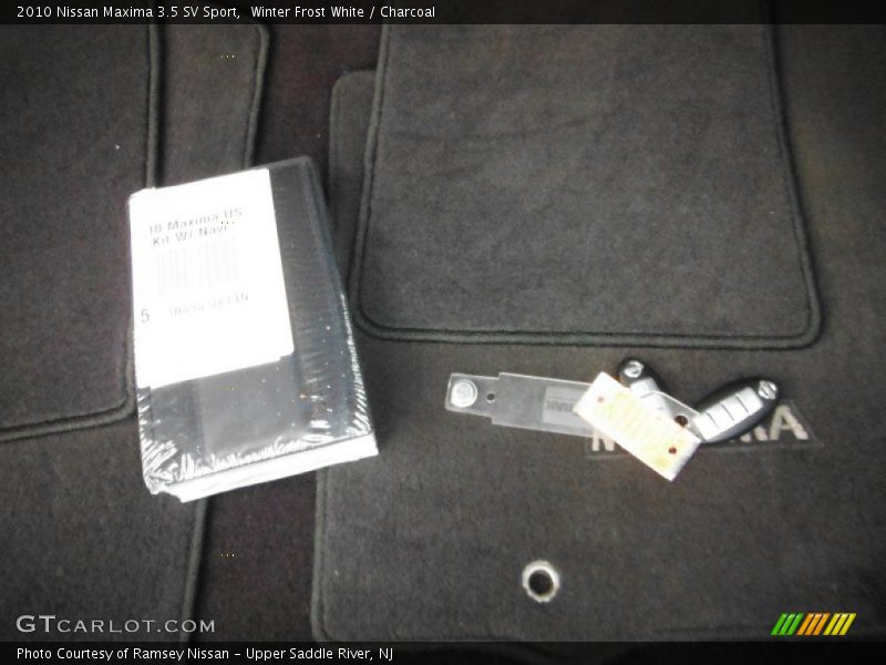 Winter Frost White / Charcoal 2010 Nissan Maxima 3.5 SV Sport