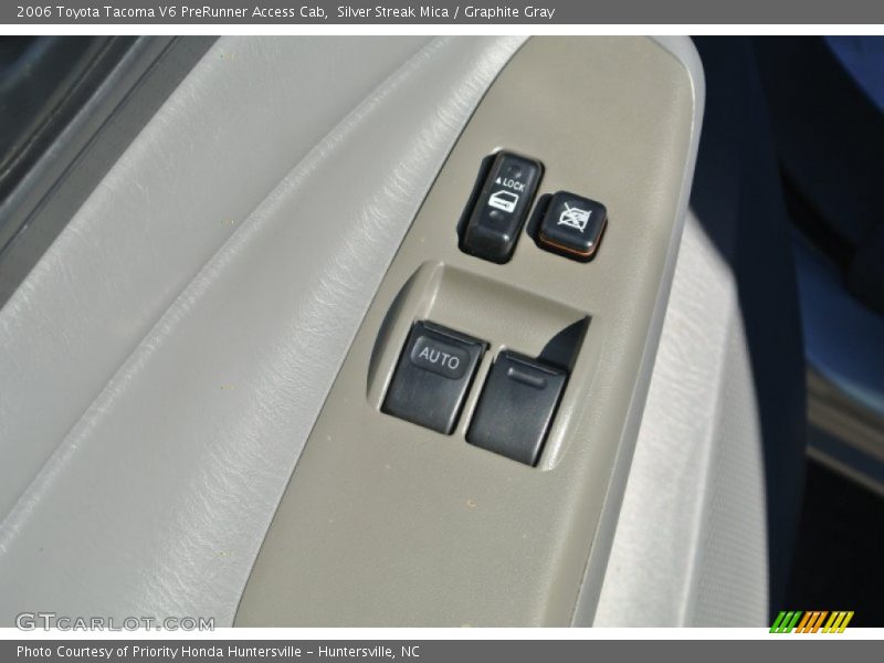 Silver Streak Mica / Graphite Gray 2006 Toyota Tacoma V6 PreRunner Access Cab
