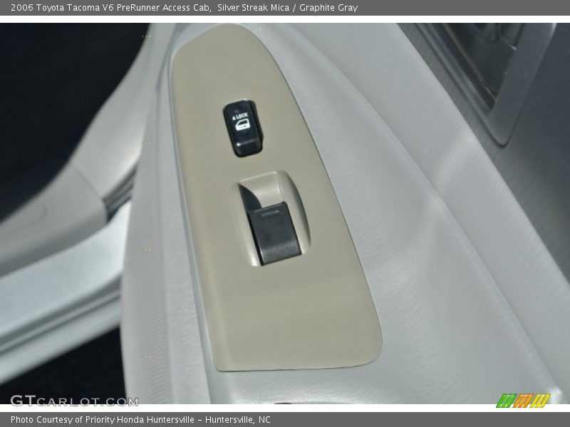 Silver Streak Mica / Graphite Gray 2006 Toyota Tacoma V6 PreRunner Access Cab