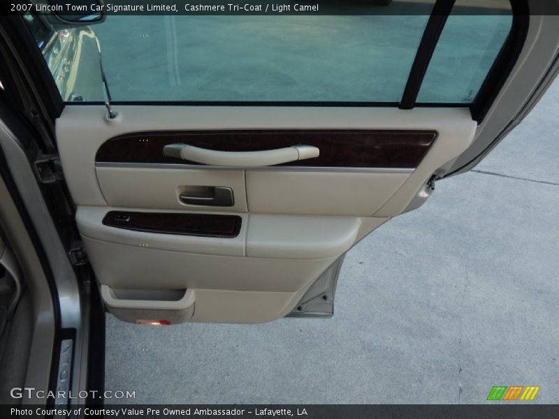 Cashmere Tri-Coat / Light Camel 2007 Lincoln Town Car Signature Limited
