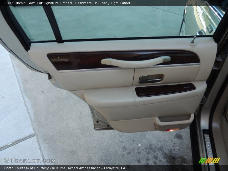 Cashmere Tri-Coat / Light Camel 2007 Lincoln Town Car Signature Limited