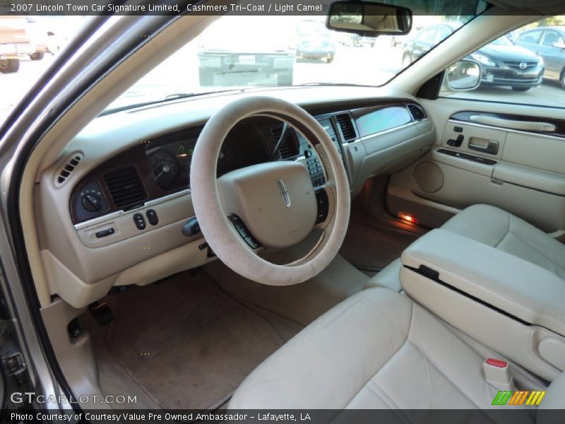 Cashmere Tri-Coat / Light Camel 2007 Lincoln Town Car Signature Limited