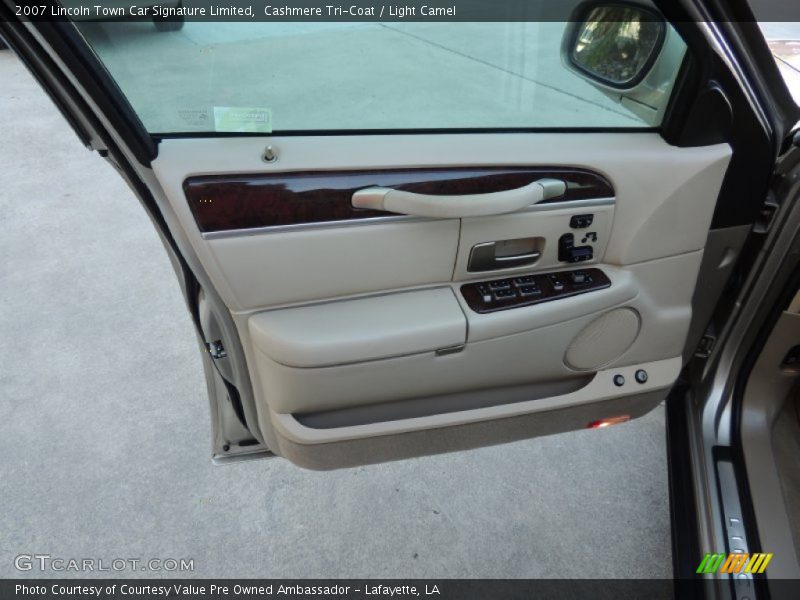 Cashmere Tri-Coat / Light Camel 2007 Lincoln Town Car Signature Limited