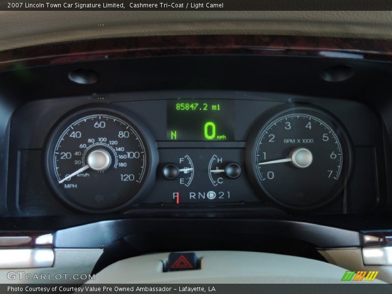 Cashmere Tri-Coat / Light Camel 2007 Lincoln Town Car Signature Limited