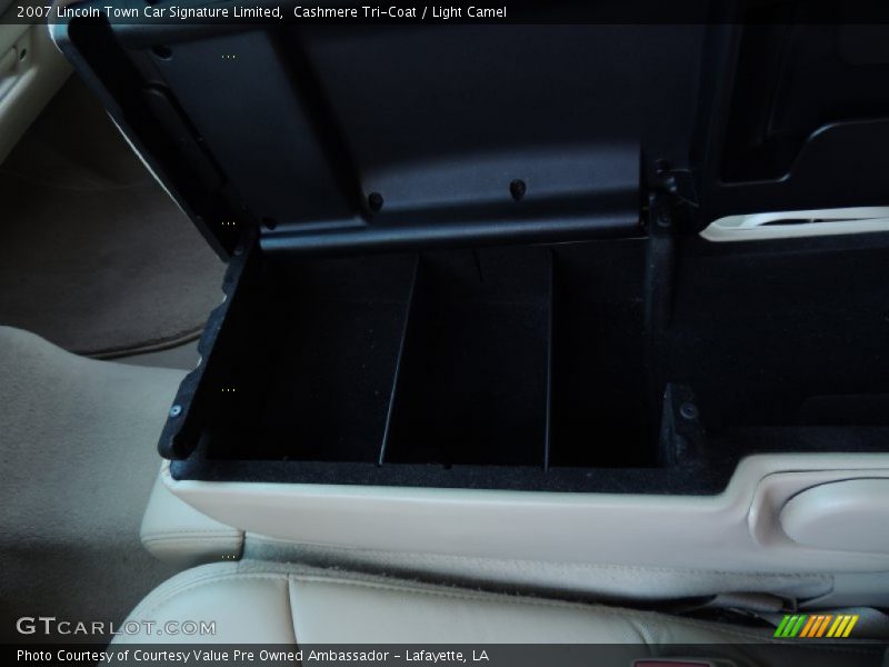 Cashmere Tri-Coat / Light Camel 2007 Lincoln Town Car Signature Limited