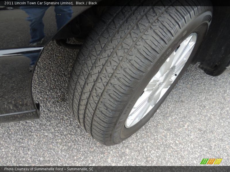 Black / Black 2011 Lincoln Town Car Signature Limited