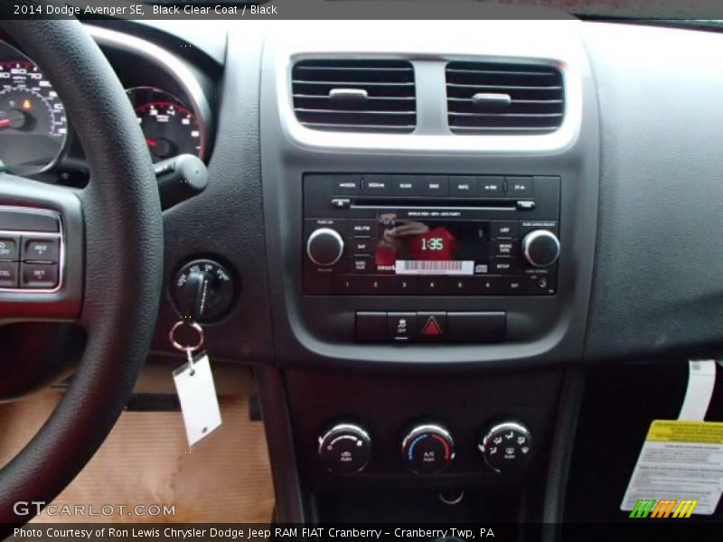 Black Clear Coat / Black 2014 Dodge Avenger SE