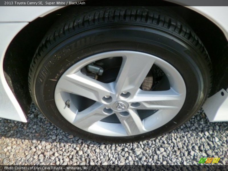 Super White / Black/Ash 2013 Toyota Camry SE