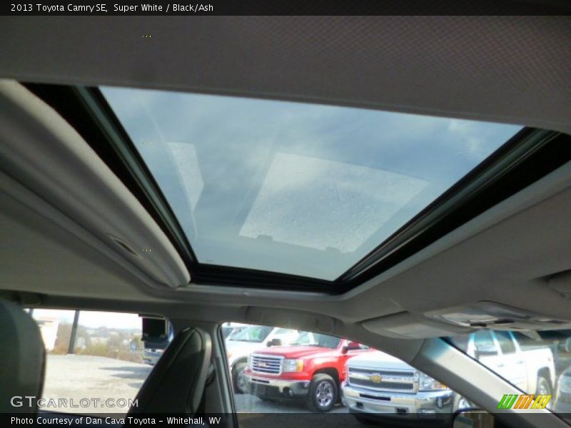 Super White / Black/Ash 2013 Toyota Camry SE