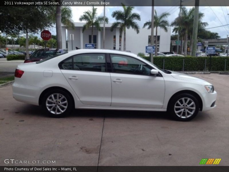 Candy White / Cornsilk Beige 2011 Volkswagen Jetta SE Sedan