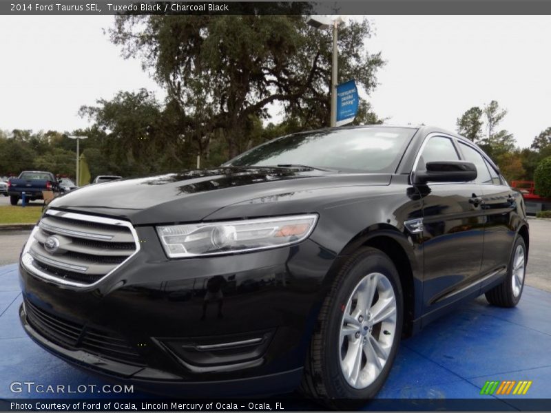 Tuxedo Black / Charcoal Black 2014 Ford Taurus SEL