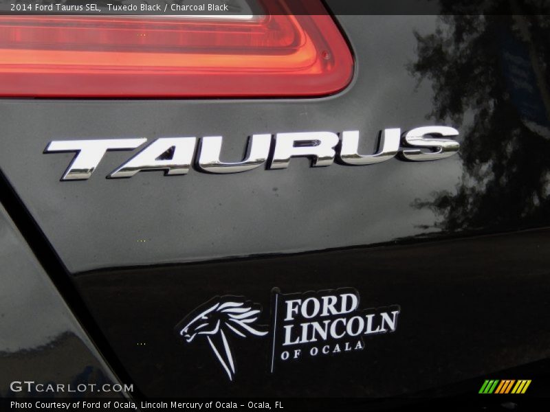 Tuxedo Black / Charcoal Black 2014 Ford Taurus SEL