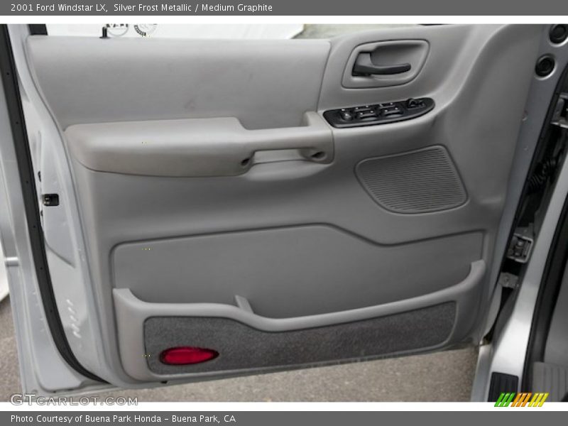 Silver Frost Metallic / Medium Graphite 2001 Ford Windstar LX