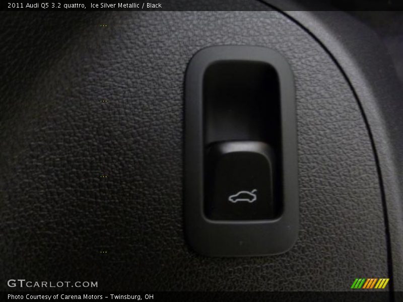 Ice Silver Metallic / Black 2011 Audi Q5 3.2 quattro