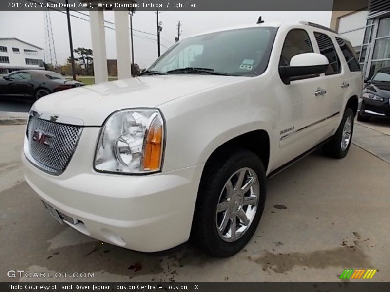 Front 3/4 View of 2011 Yukon Denali AWD