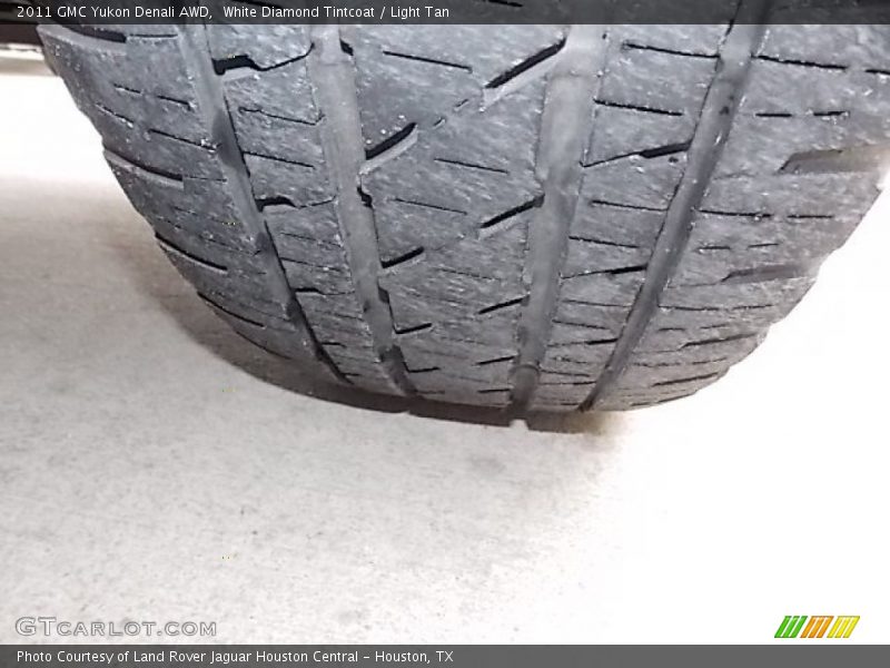 White Diamond Tintcoat / Light Tan 2011 GMC Yukon Denali AWD