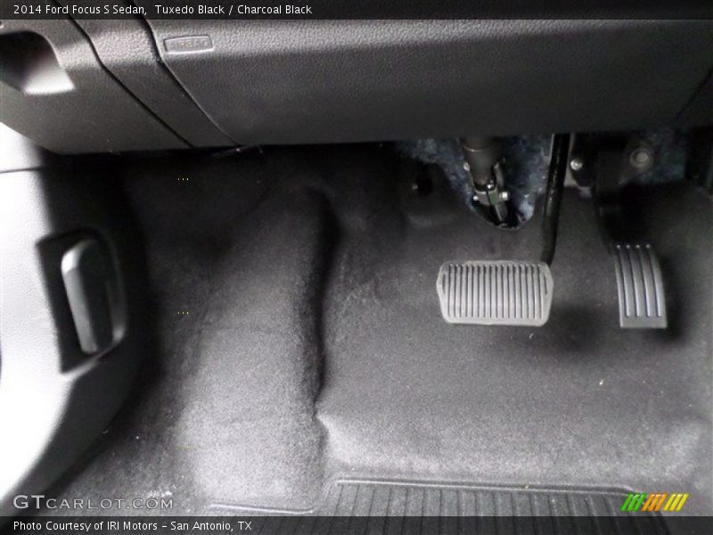 Tuxedo Black / Charcoal Black 2014 Ford Focus S Sedan