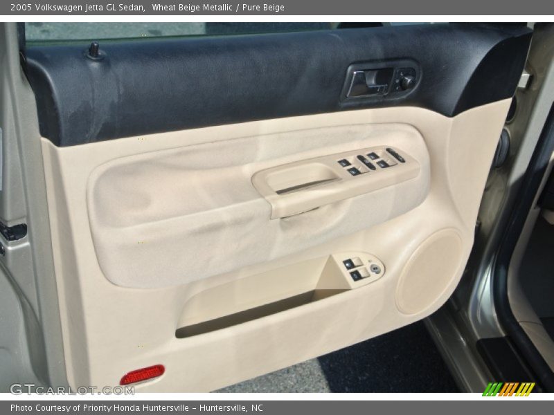 Wheat Beige Metallic / Pure Beige 2005 Volkswagen Jetta GL Sedan