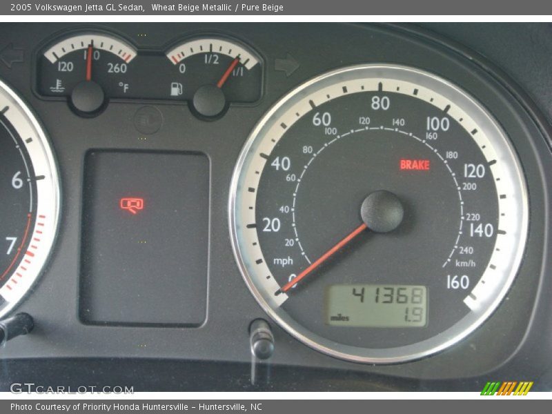 Wheat Beige Metallic / Pure Beige 2005 Volkswagen Jetta GL Sedan