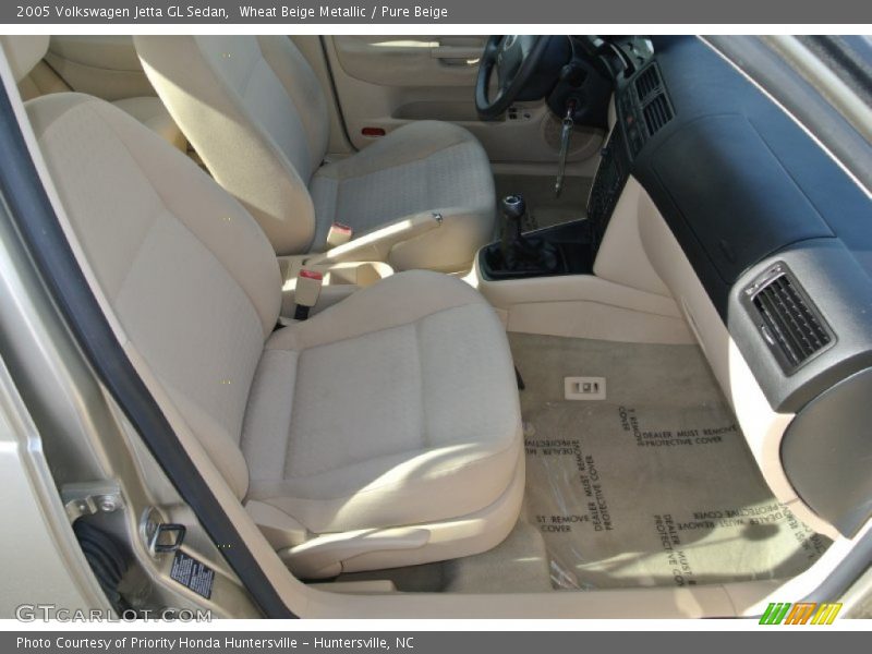 Wheat Beige Metallic / Pure Beige 2005 Volkswagen Jetta GL Sedan