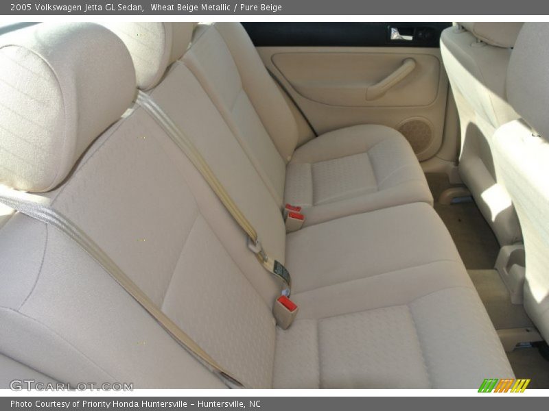 Wheat Beige Metallic / Pure Beige 2005 Volkswagen Jetta GL Sedan