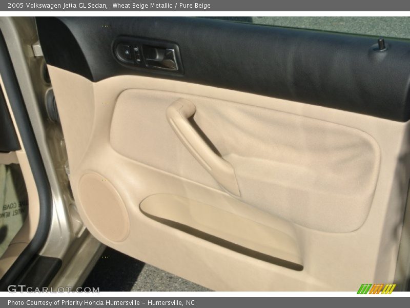 Wheat Beige Metallic / Pure Beige 2005 Volkswagen Jetta GL Sedan