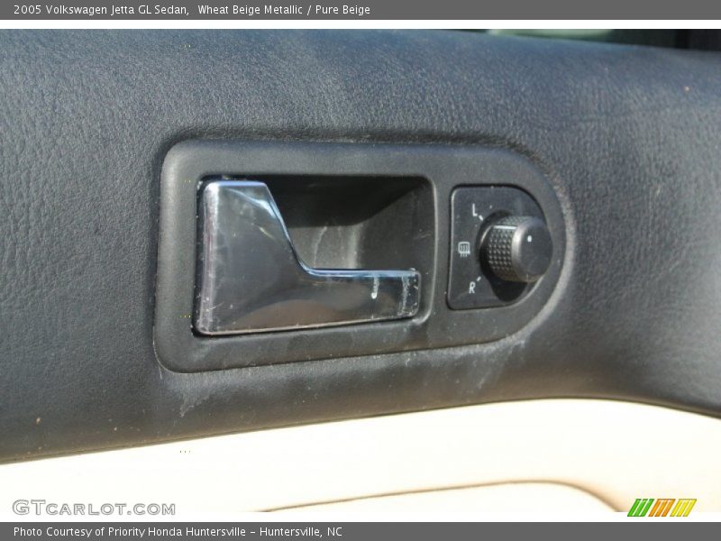 Wheat Beige Metallic / Pure Beige 2005 Volkswagen Jetta GL Sedan