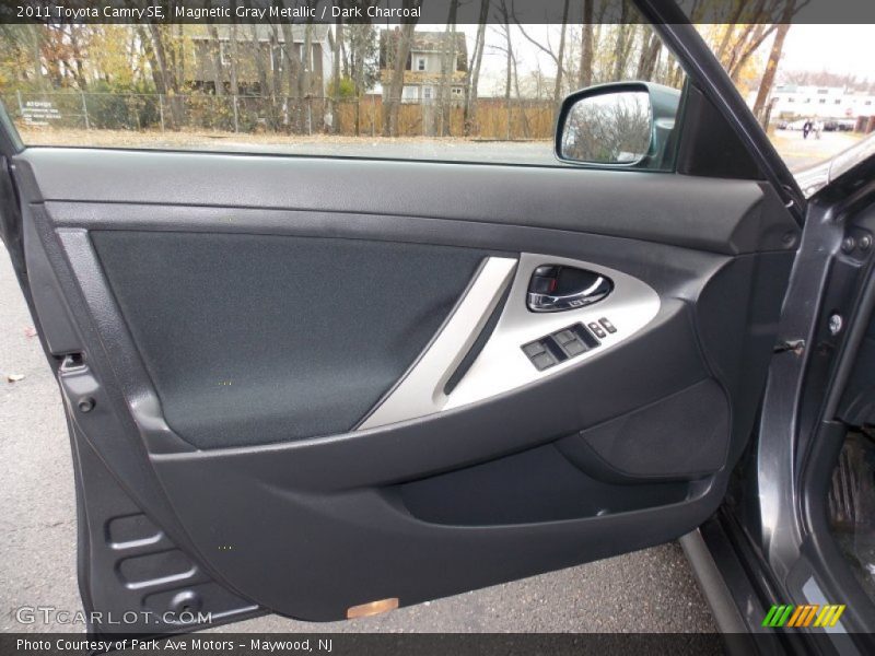 Magnetic Gray Metallic / Dark Charcoal 2011 Toyota Camry SE