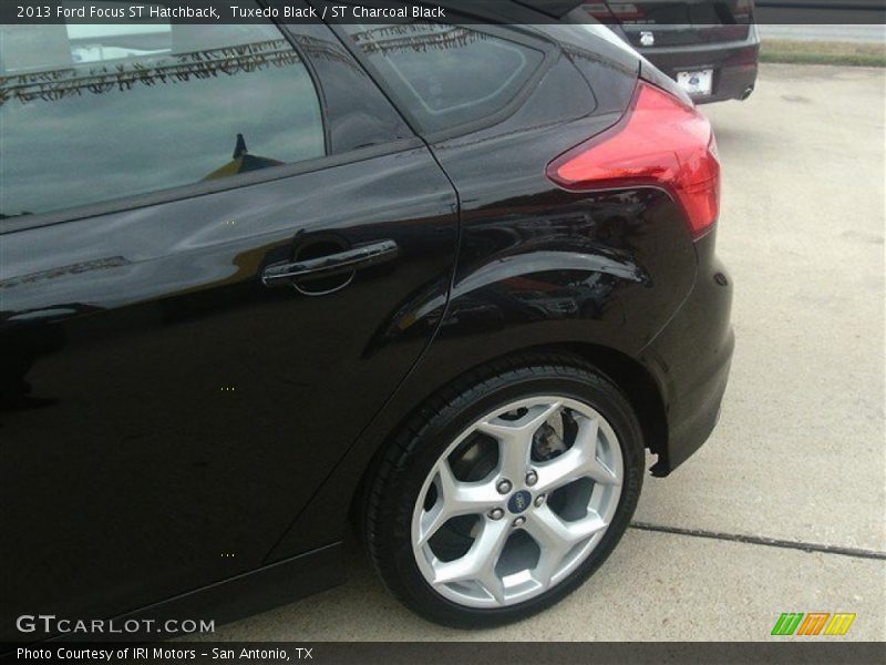 Tuxedo Black / ST Charcoal Black 2013 Ford Focus ST Hatchback