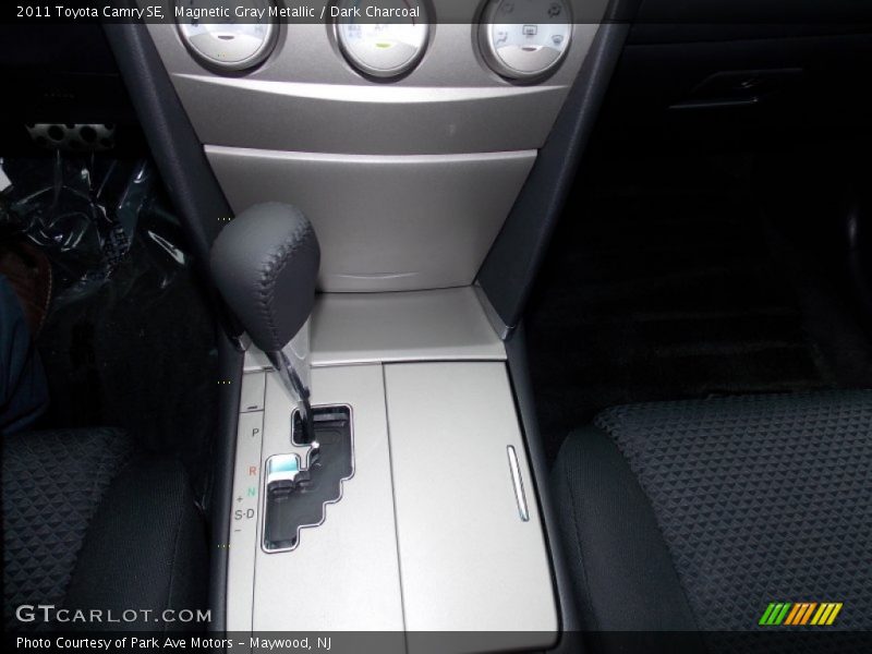 Magnetic Gray Metallic / Dark Charcoal 2011 Toyota Camry SE