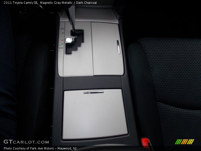 Magnetic Gray Metallic / Dark Charcoal 2011 Toyota Camry SE