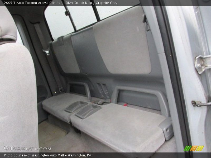 Silver Streak Mica / Graphite Gray 2005 Toyota Tacoma Access Cab 4x4