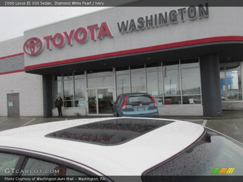 Diamond White Pearl / Ivory 2000 Lexus ES 300 Sedan