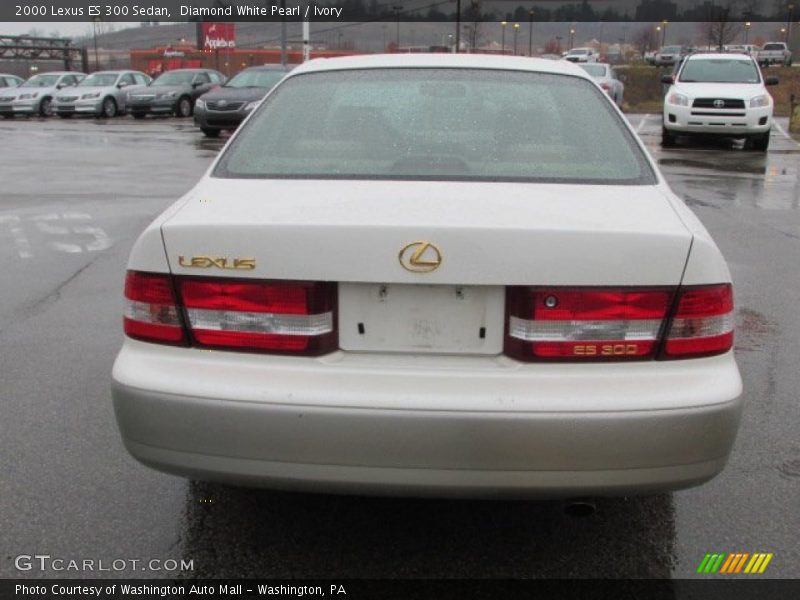 Diamond White Pearl / Ivory 2000 Lexus ES 300 Sedan