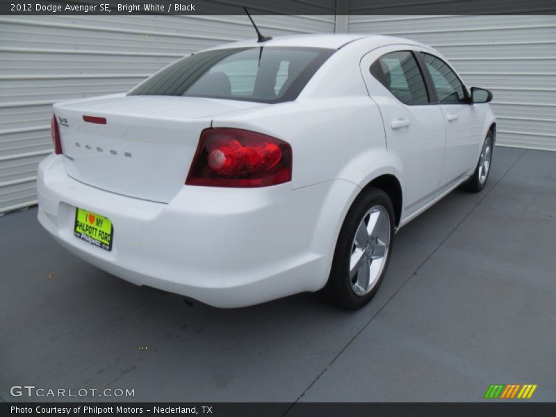 Bright White / Black 2012 Dodge Avenger SE