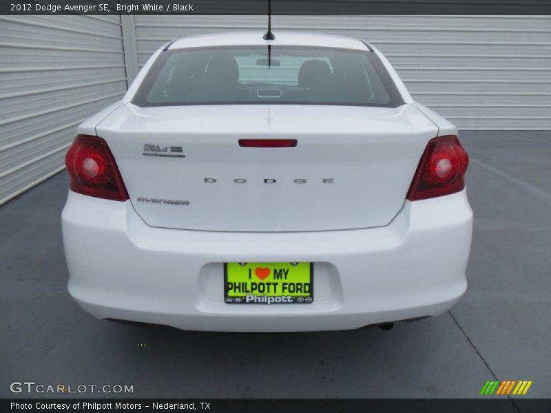 Bright White / Black 2012 Dodge Avenger SE