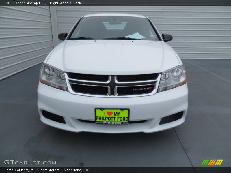 Bright White / Black 2012 Dodge Avenger SE