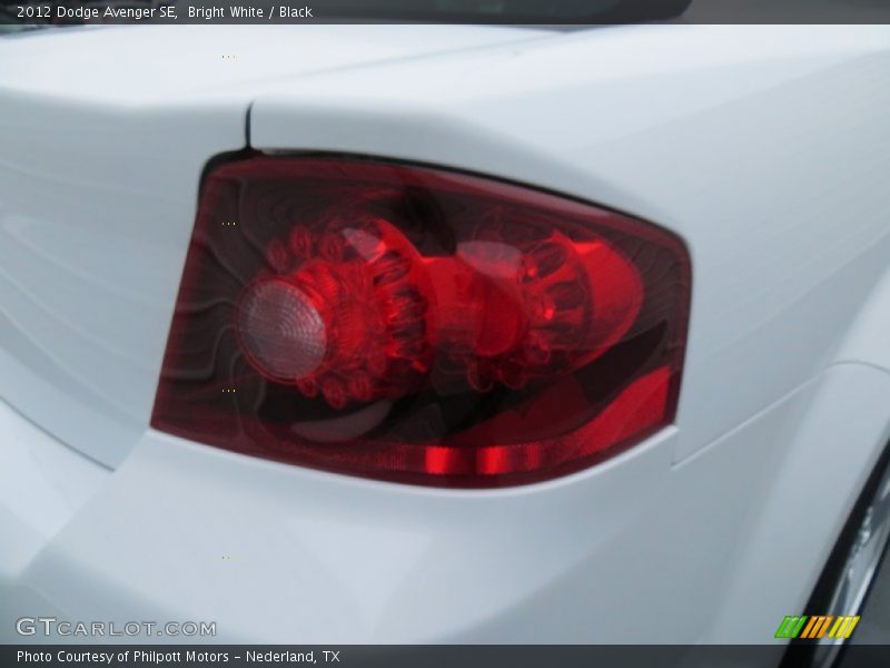 Bright White / Black 2012 Dodge Avenger SE