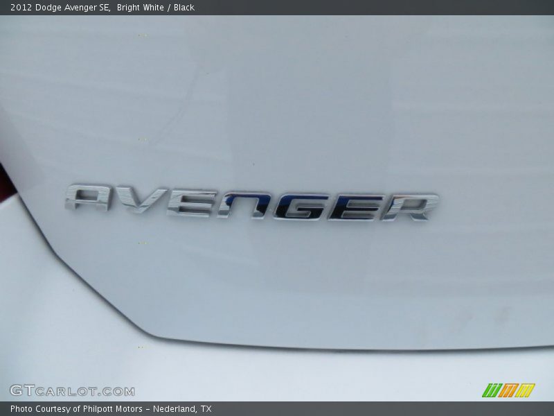 Bright White / Black 2012 Dodge Avenger SE