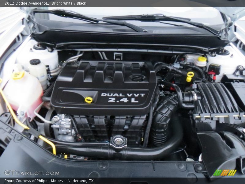 Bright White / Black 2012 Dodge Avenger SE