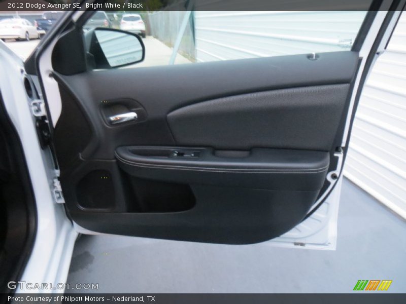 Bright White / Black 2012 Dodge Avenger SE