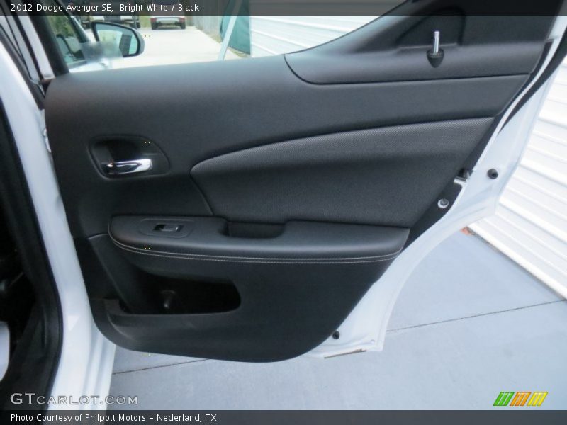 Bright White / Black 2012 Dodge Avenger SE