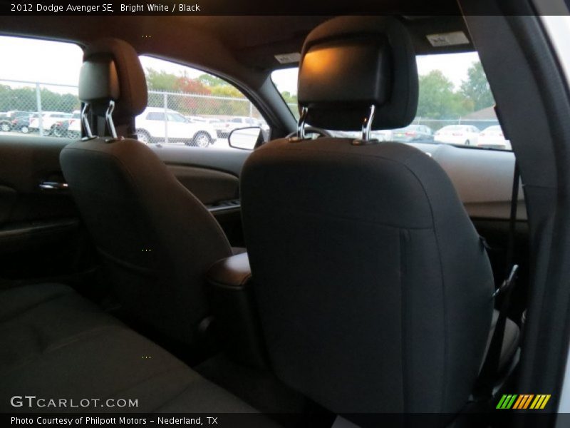 Bright White / Black 2012 Dodge Avenger SE