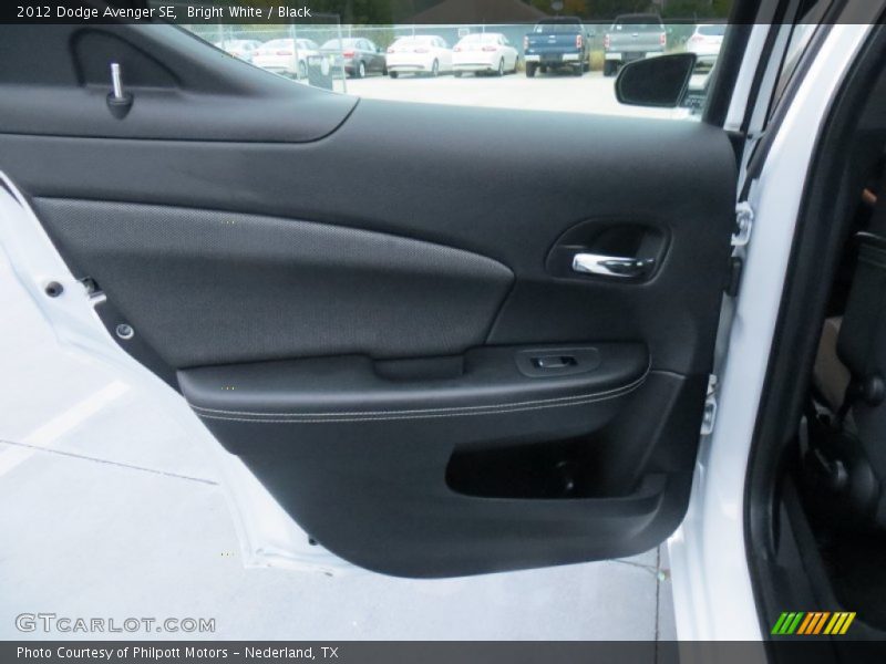 Bright White / Black 2012 Dodge Avenger SE