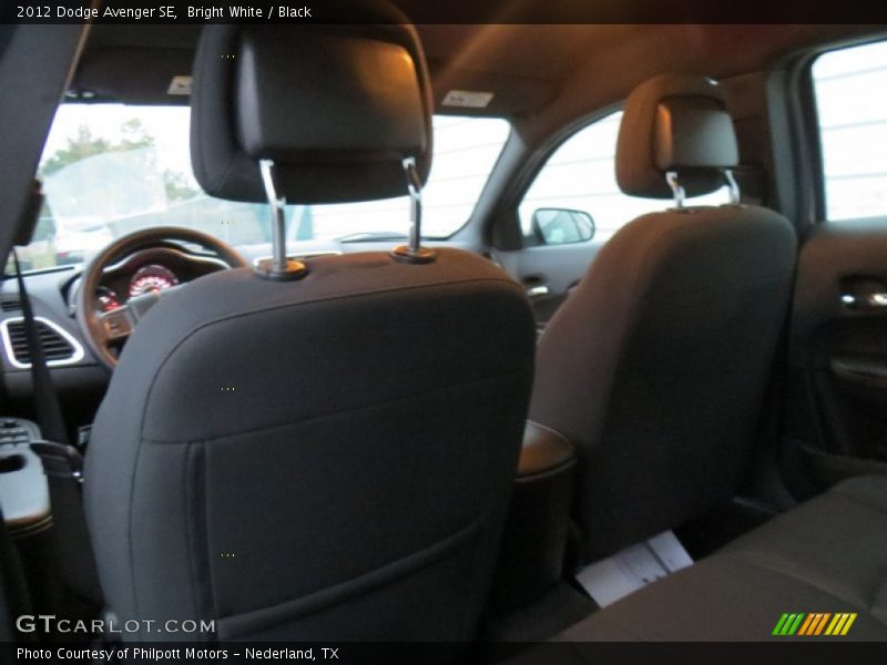 Bright White / Black 2012 Dodge Avenger SE